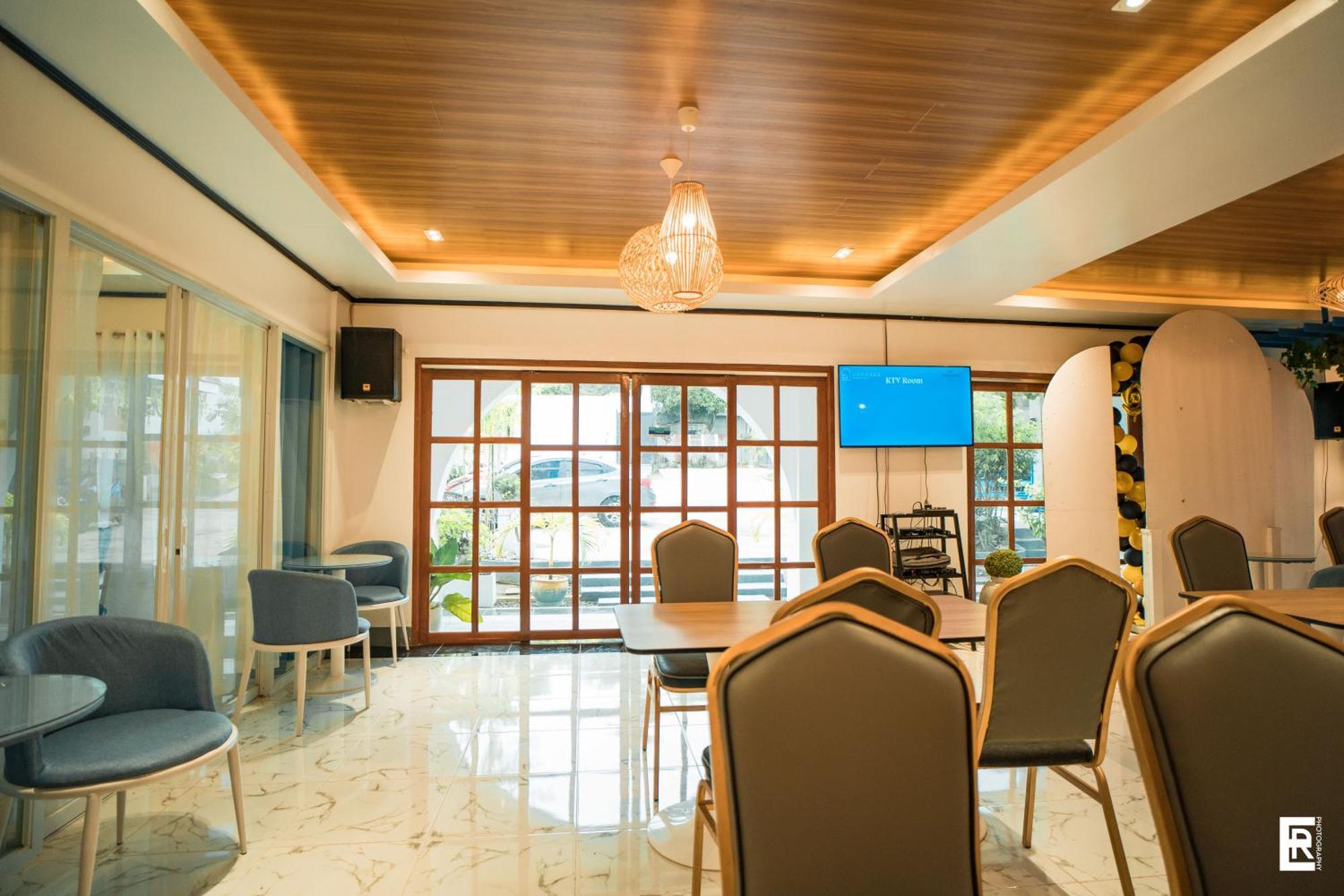 Bernese Resort Hotel Powered By Cocotel Ligao Exterior foto