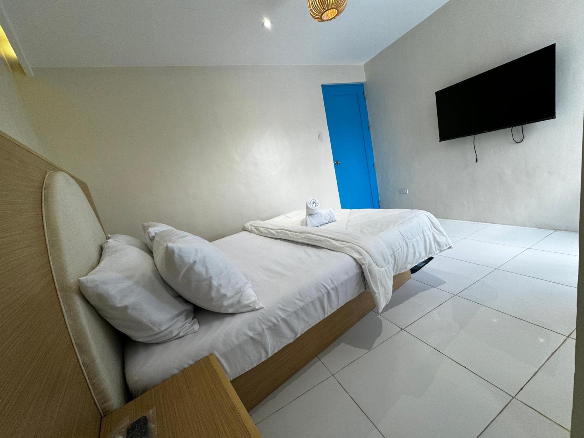 Bernese Resort Hotel Powered By Cocotel Ligao Habitación foto